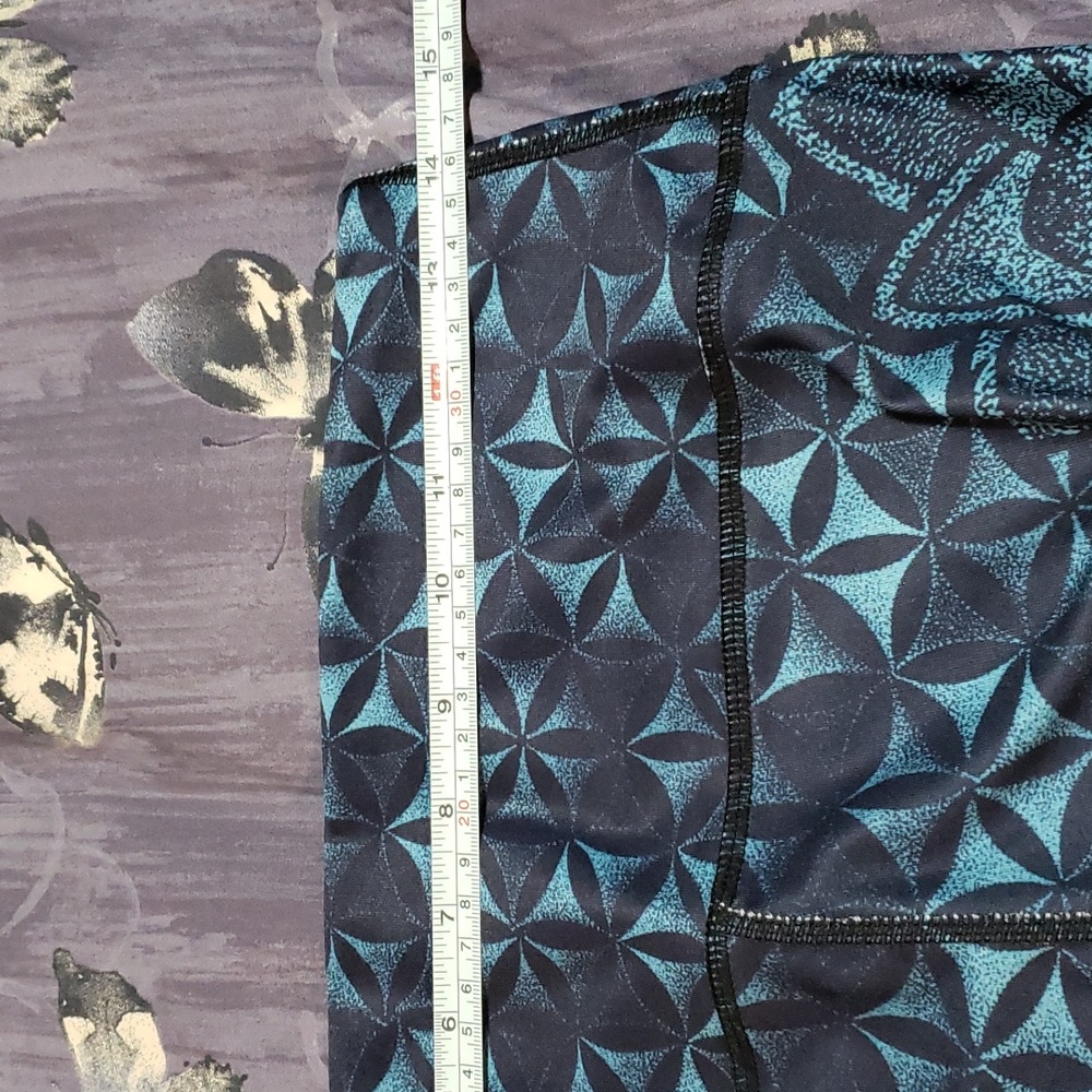 3/$65 Inner Fire yoga capri - Picture 4 of 5